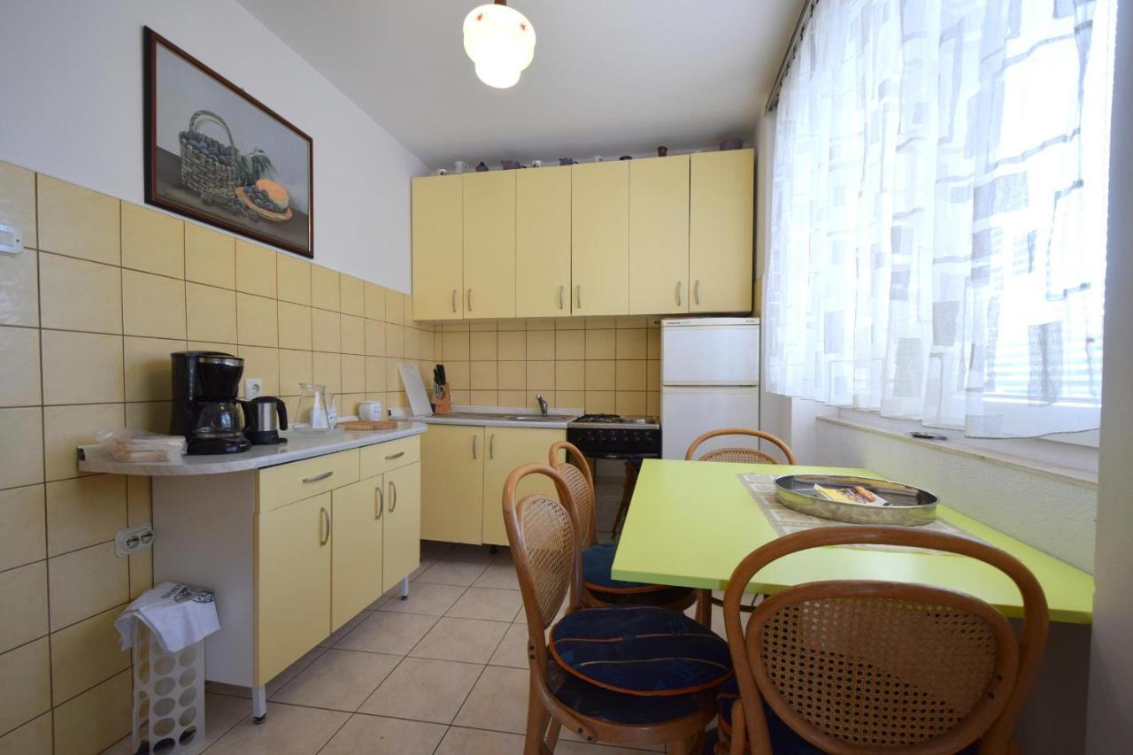 Apartment Angela Malinska Exterior photo